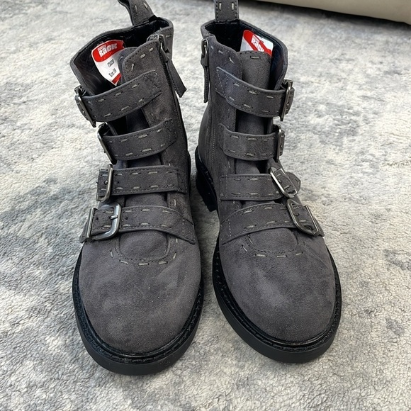 New Aerosoles Aware Arezzo Buckle Ankle Boots Booties Grey Gray Moto Sz 5 - Picture 3 of 16